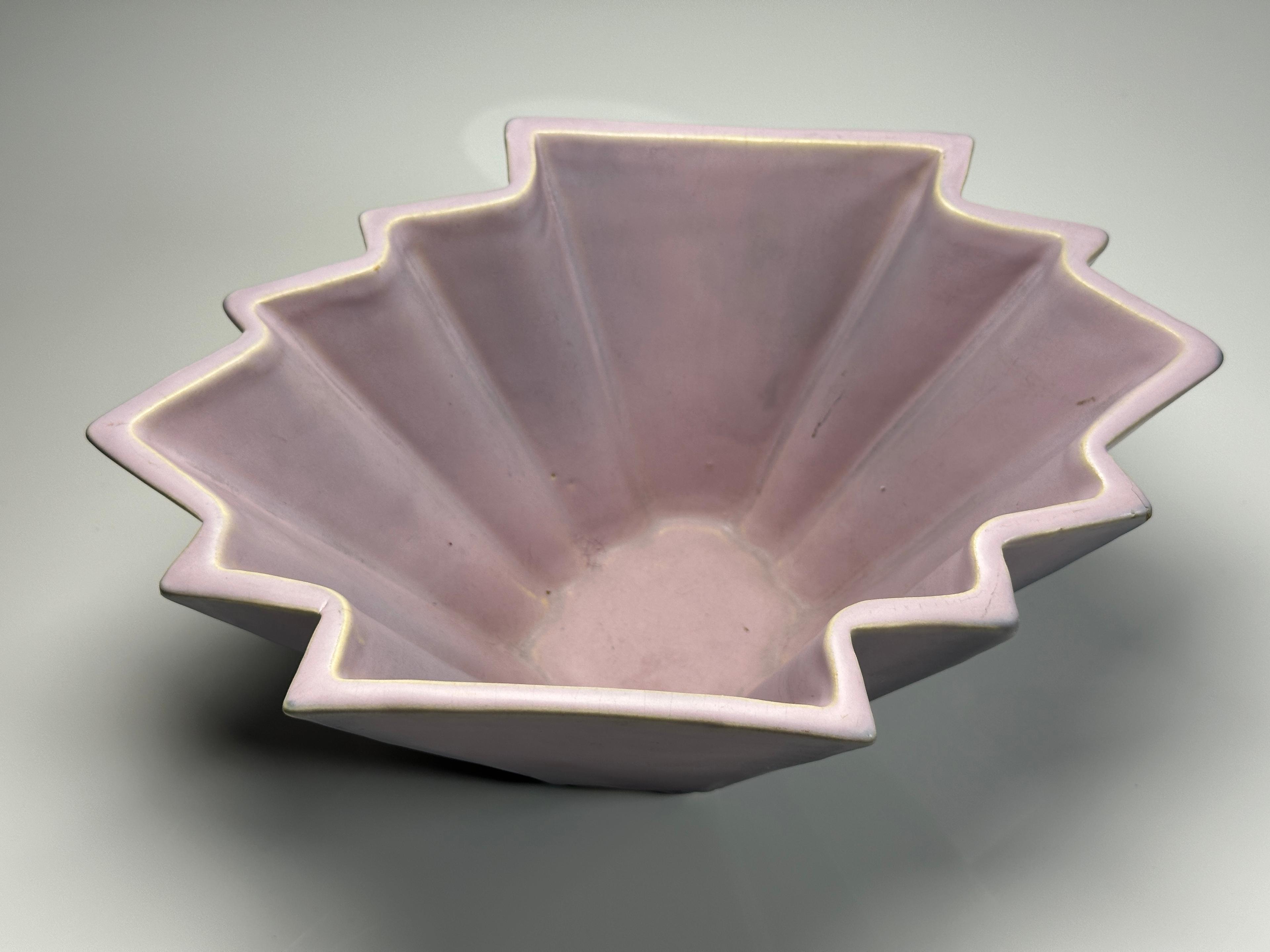 Weller Lorbeek Deco Vase in Pink/Lavender.