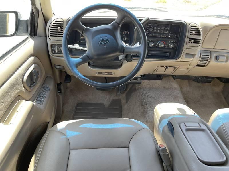 1999 Chevrolet Suburban K2500 LT 4X4 454 Vortec 4 Door SUV