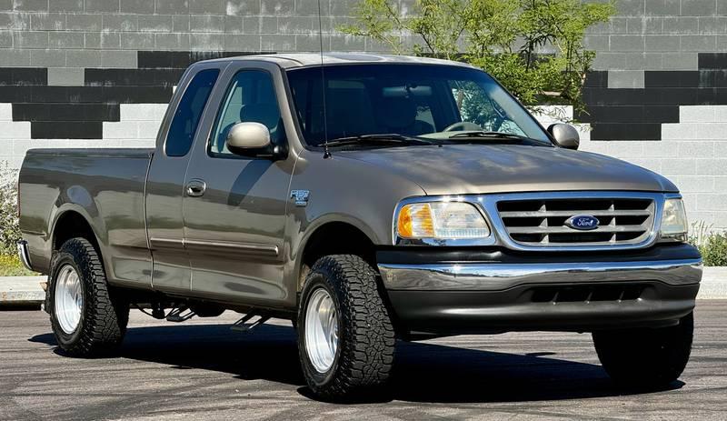 2002 Ford F-150 XLT 4 Door Extended Cab Pickup Truck