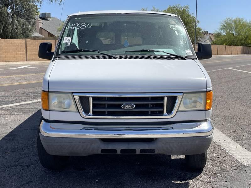 2006 Ford E-350 Super Duty XLT 3 Door Passenger Van