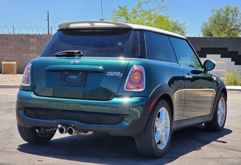 2007 Mini Cooper S 5-Speed Manual 2 Door Hatchback