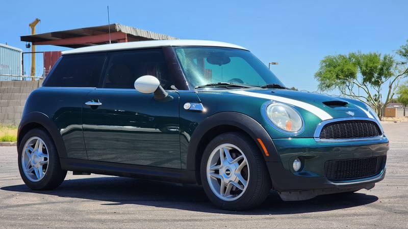 2007 Mini Cooper S 5-Speed Manual 2 Door Hatchback