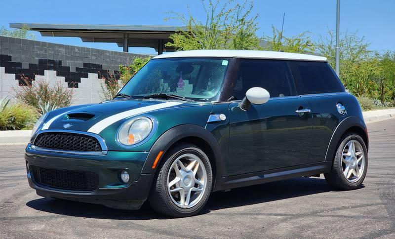 2007 Mini Cooper S 5-Speed Manual 2 Door Hatchback