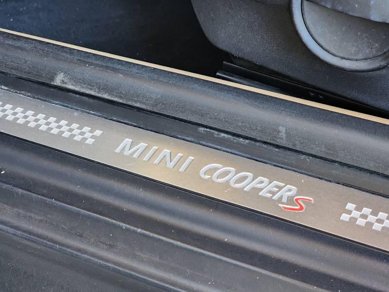2007 Mini Cooper S 5-Speed Manual 2 Door Hatchback