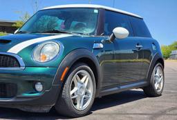 2007 Mini Cooper S 5-Speed Manual 2 Door Hatchback