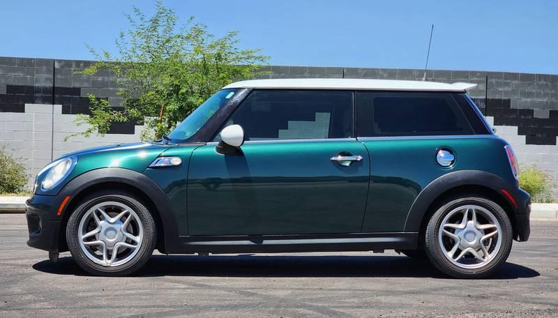 2007 Mini Cooper S 5-Speed Manual 2 Door Hatchback