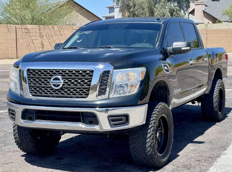 2017 Nissan Titan SV 4 Door Crewcab Pickup Truck