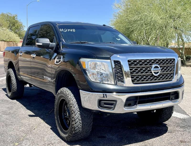 2017 Nissan Titan SV 4 Door Crewcab Pickup Truck