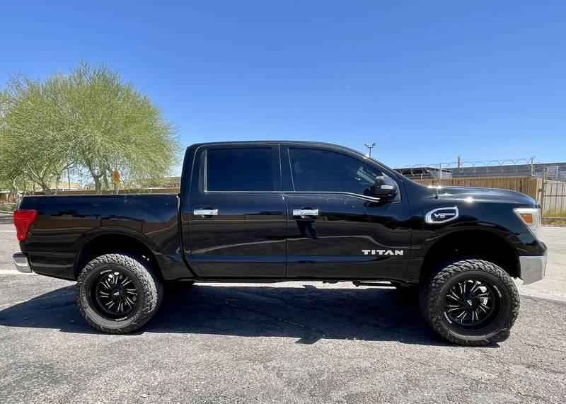 2017 Nissan Titan SV 4 Door Crewcab Pickup Truck