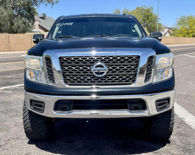 2017 Nissan Titan SV 4 Door Crewcab Pickup Truck