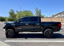 2017 Nissan Titan SV 4 Door Crewcab Pickup Truck