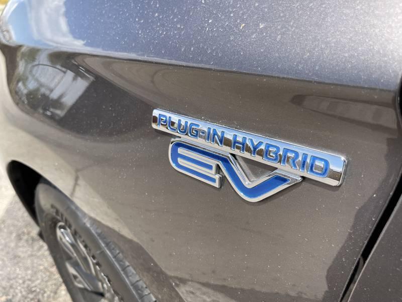 2018 Mitsubishi Outlander Plug-In Hybrid 4 Door SUV