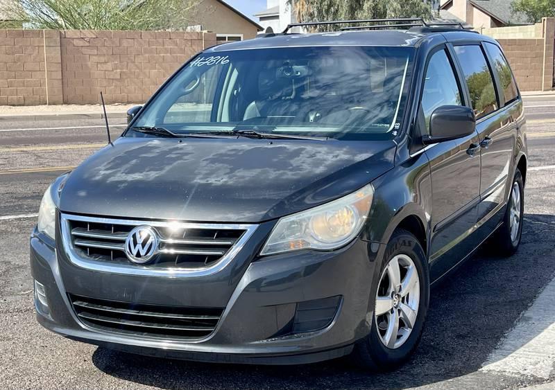 2011 Volkswagen Routan SE 4 Door Mini Van