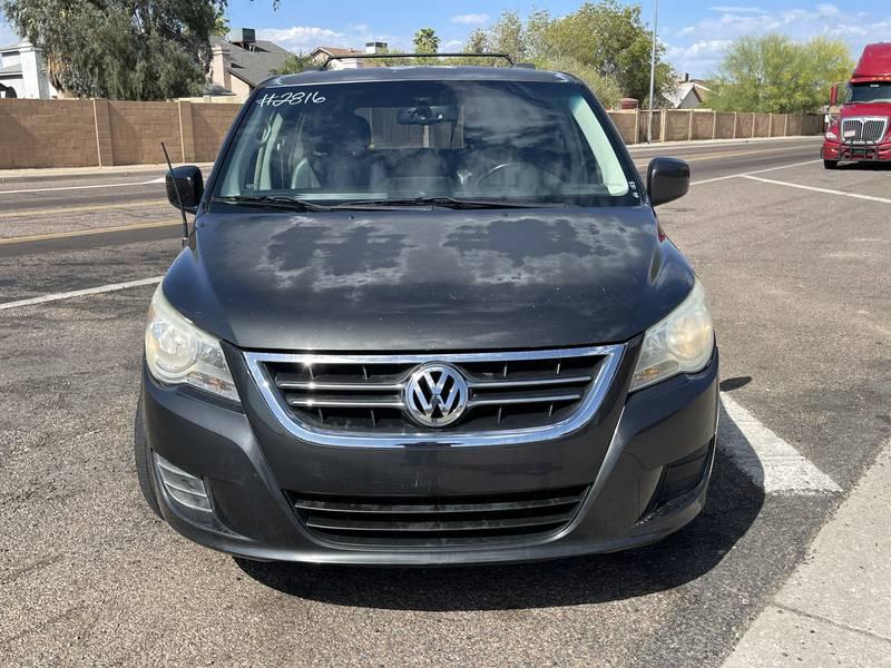 2011 Volkswagen Routan SE 4 Door Mini Van