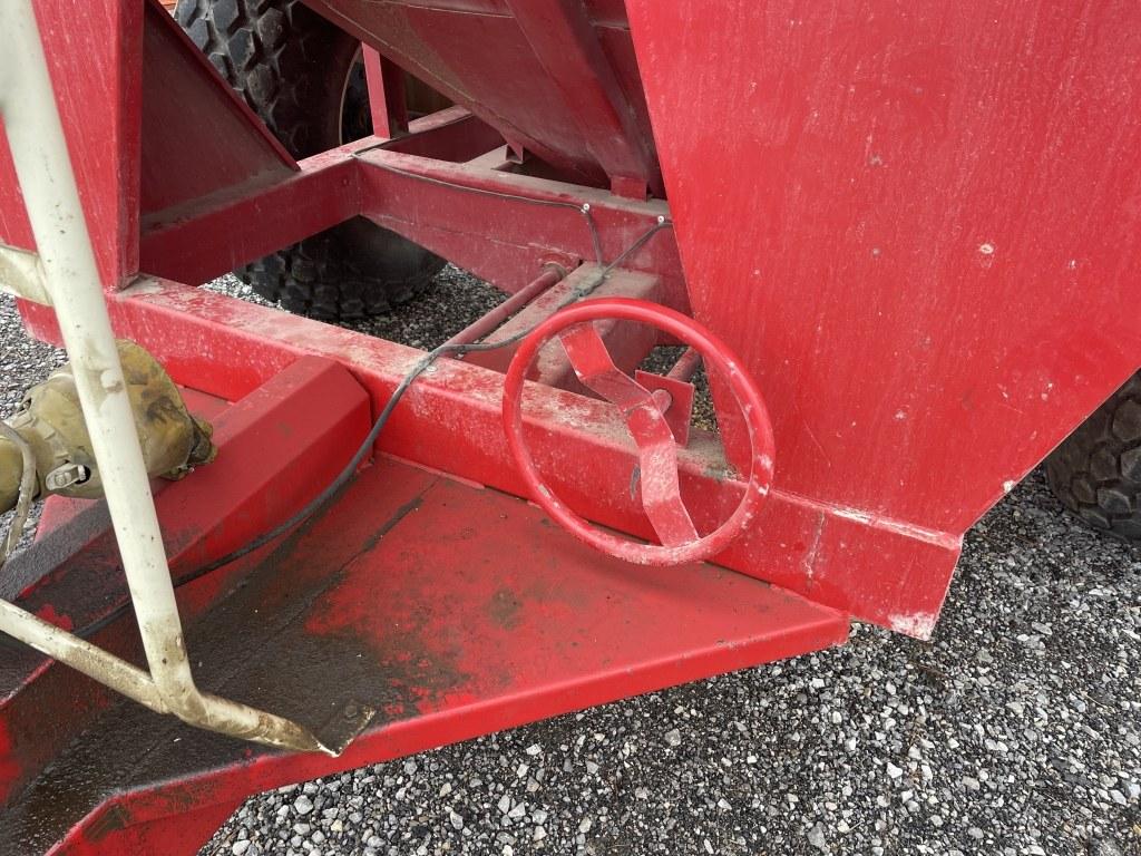2014 EZ Trail 510 Grain Cart