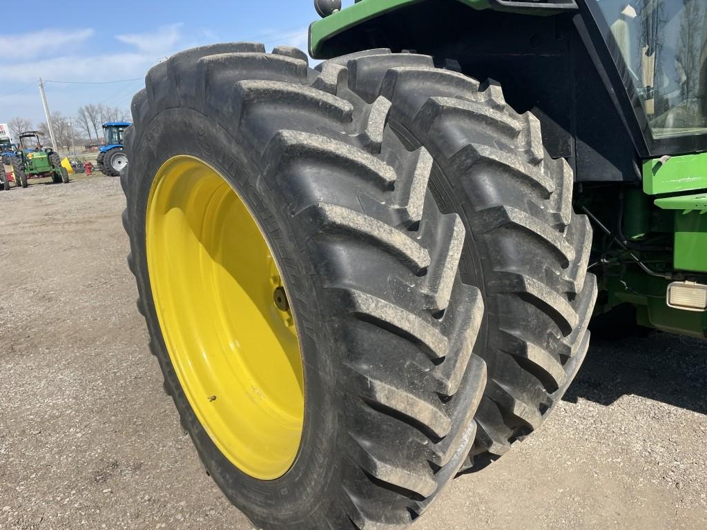 1990 John Deere 4955 Tractor