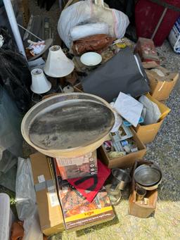 Lot of many mixed items, lamps, magazines and tools