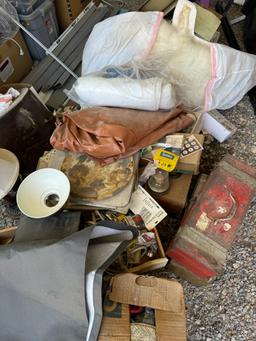 Lot of many mixed items, lamps, magazines and tools