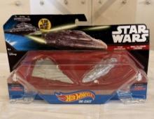 Hot Wheels Star Wars Mon Calamari Cruiser Diecast Collectible
