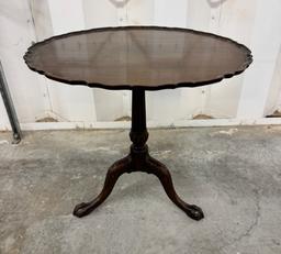 Irish Georgian Mahogany Tilt-Top Wine Table with Carved Edge and Turned Pedestal Base