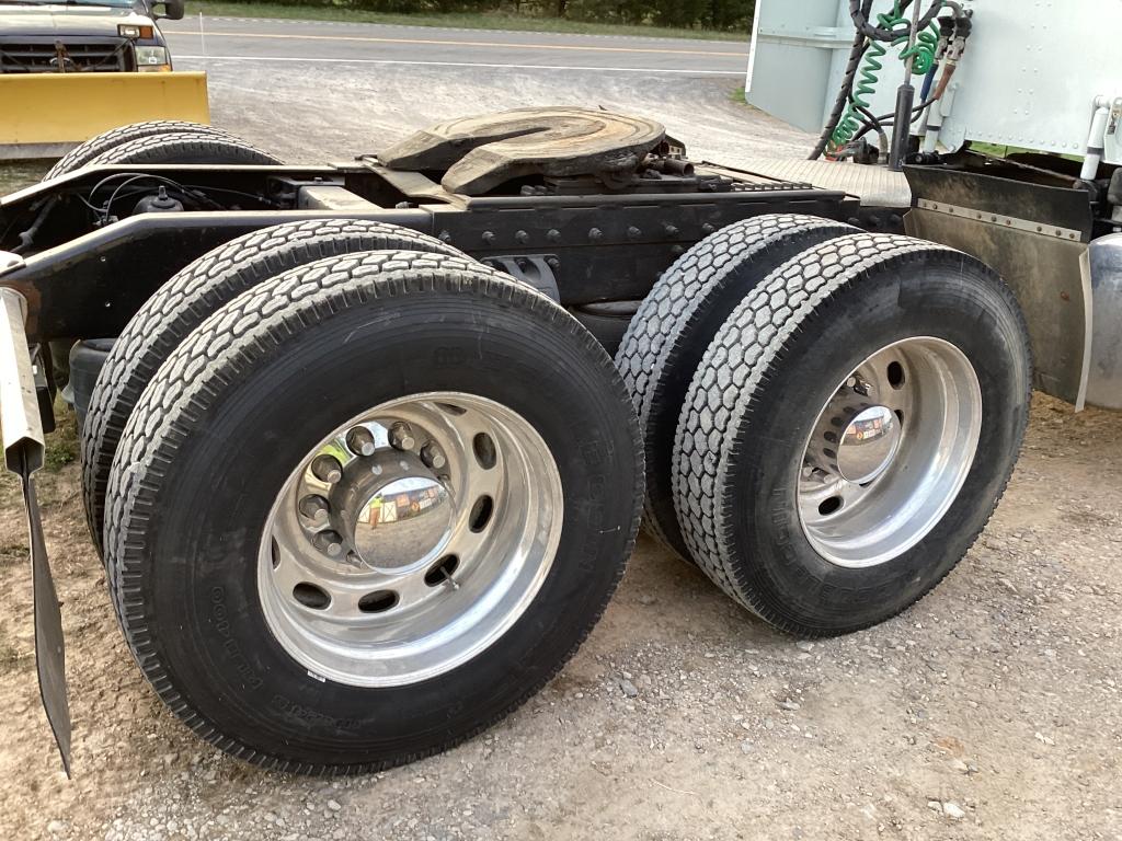 2003 PETERBILT 379 SLEEPER TRACTOR