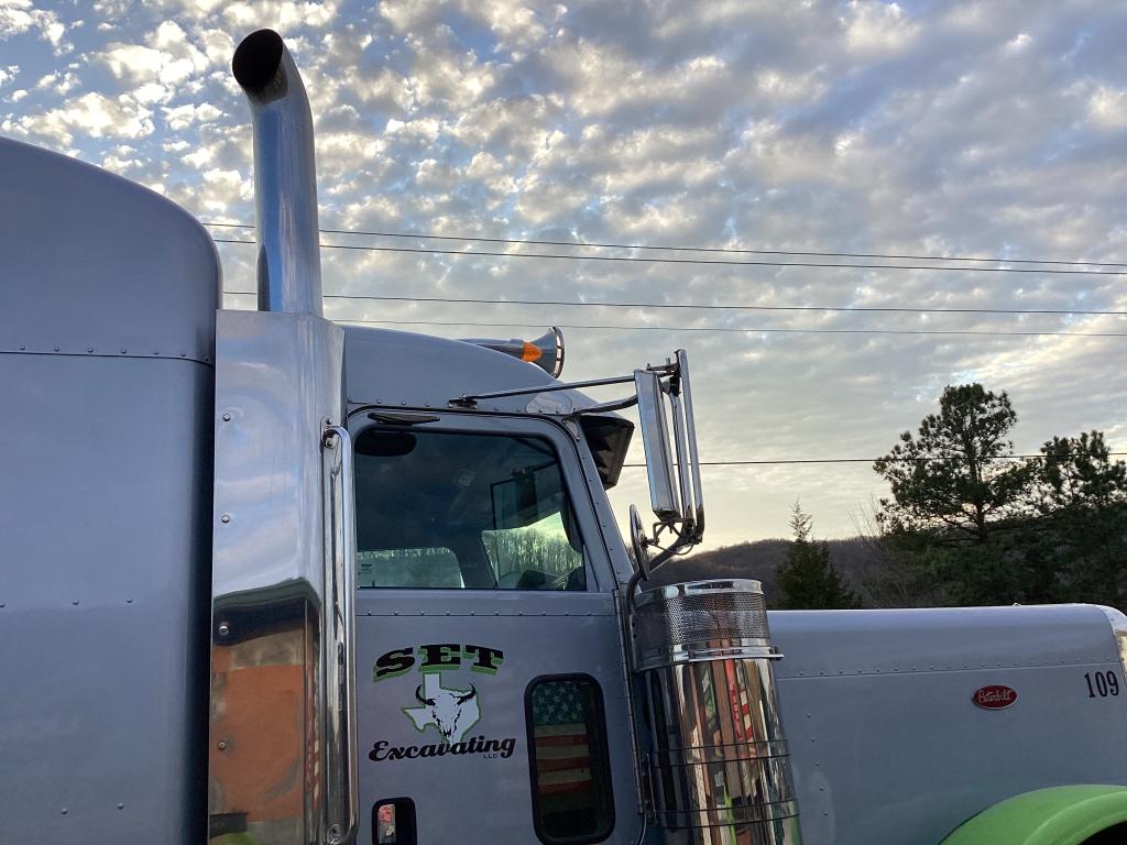 2010 PETERBILT 389 SLEEPER TRACTOR