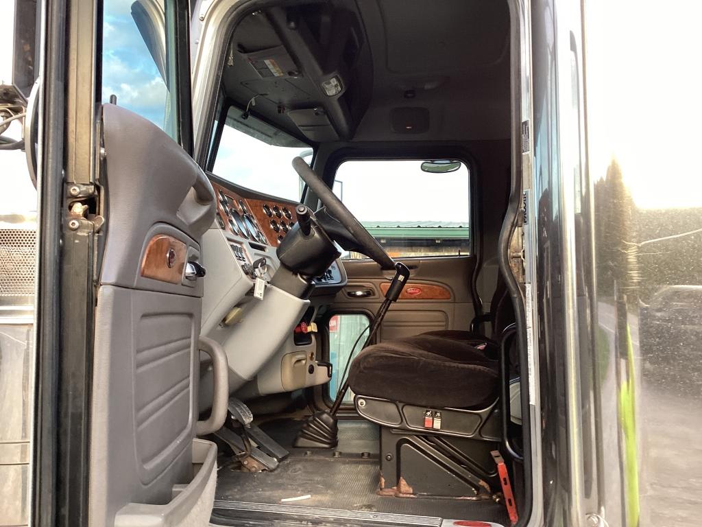 2010 PETERBILT 389 SLEEPER TRACTOR