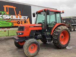 KUBOTA M900 TRACTOR