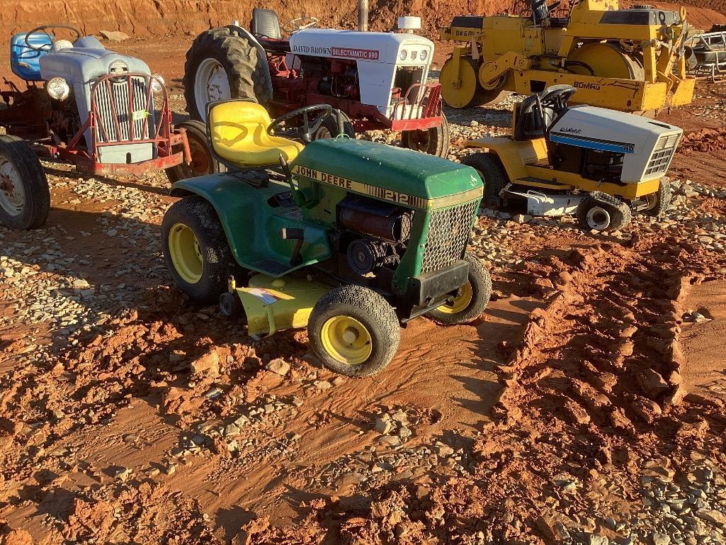 JOHN DEERE 212 RIDING MOWER