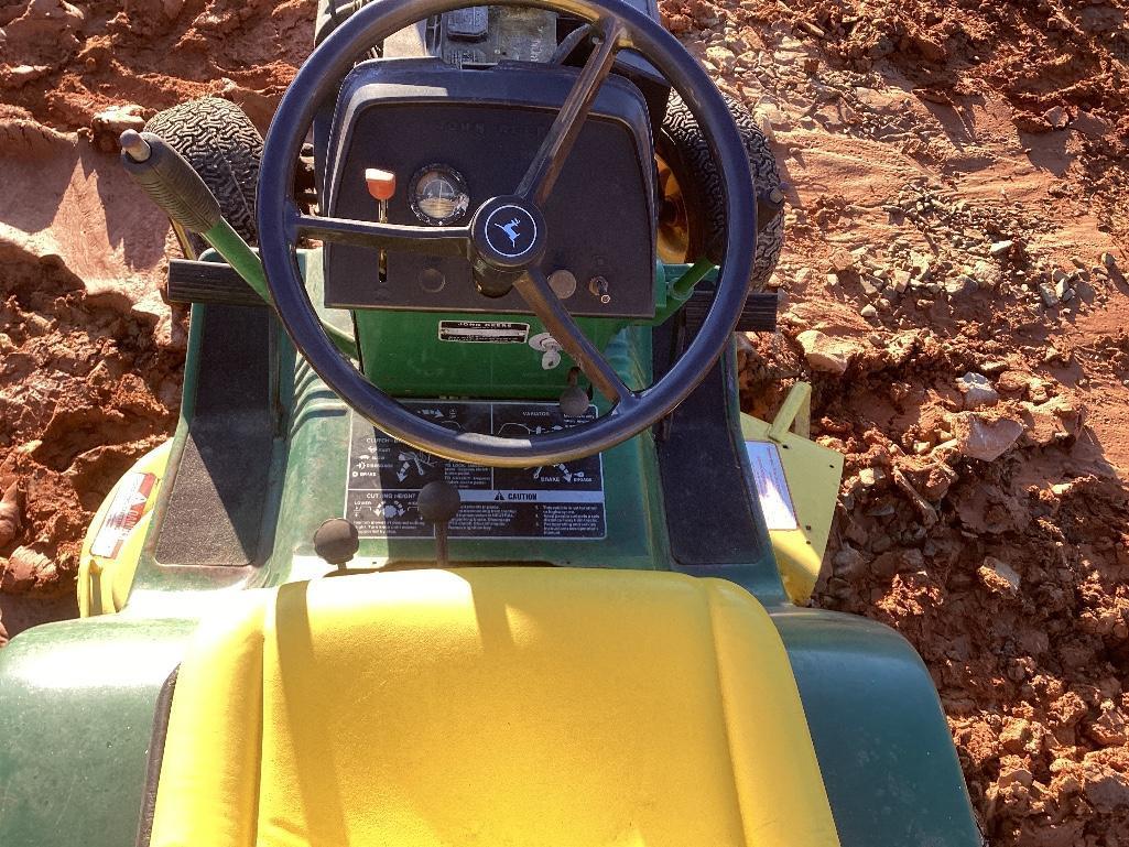 JOHN DEERE 212 RIDING MOWER
