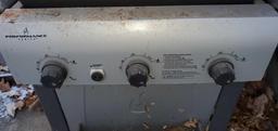 O- Char-broil 3-Burner Gas Grill