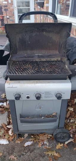 O- Char-broil 3-Burner Gas Grill