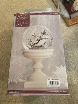 UB2- Christmas Water Globe
