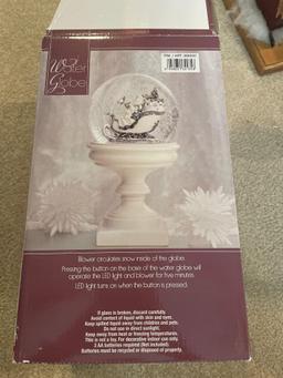 UB2- Christmas Water Globe