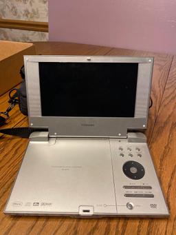 FR- Toshiba Portable DVD Player