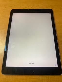 B- iPad 16 GB