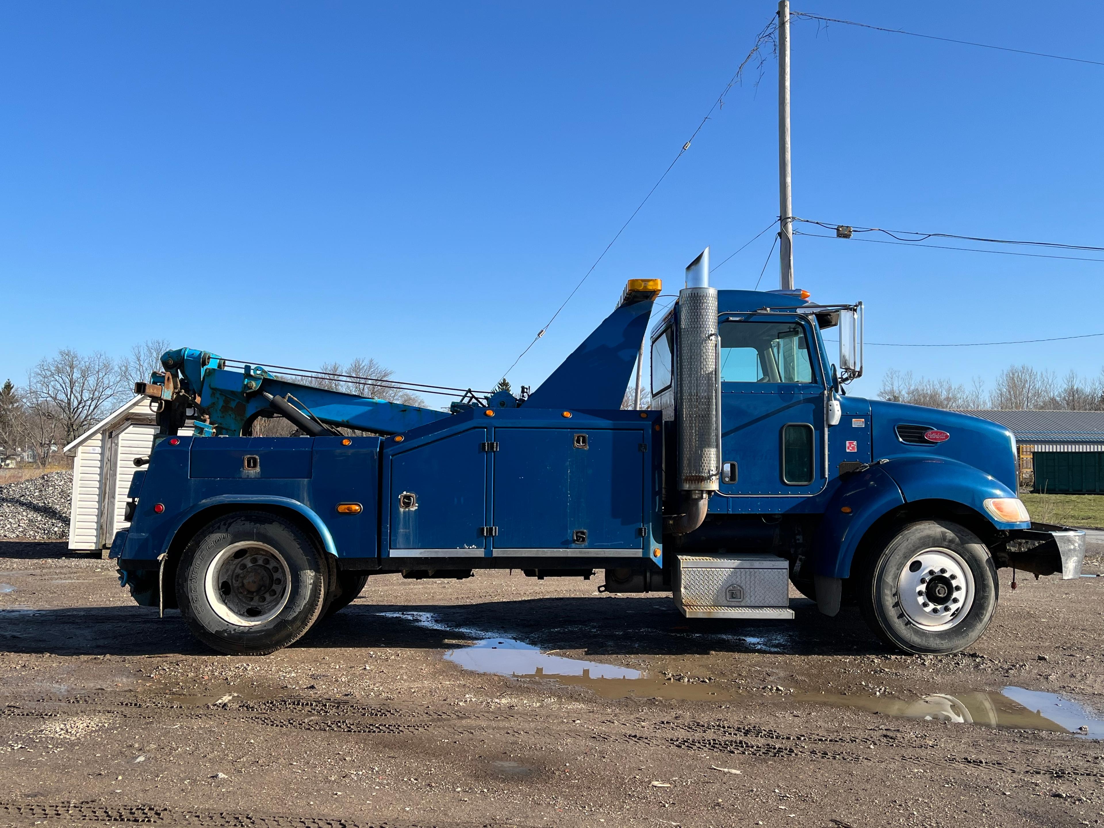 2009 335 Peterbilt Towtruck