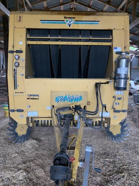 Vermeer 605XL Round Baler