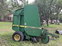 John Deere 566 Round Baler