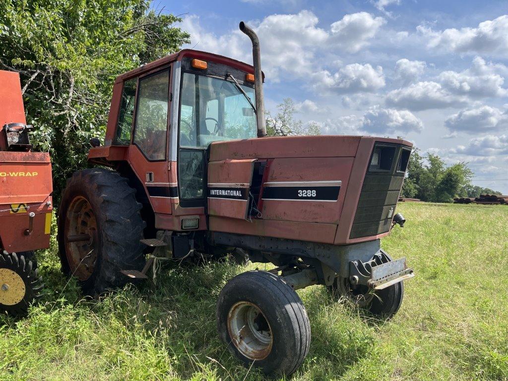 International 3288 Tractor