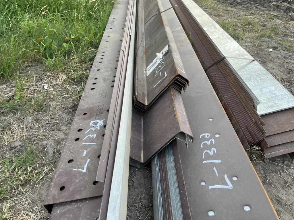 Approx 70 pc of 8" & 10" Z-purlin