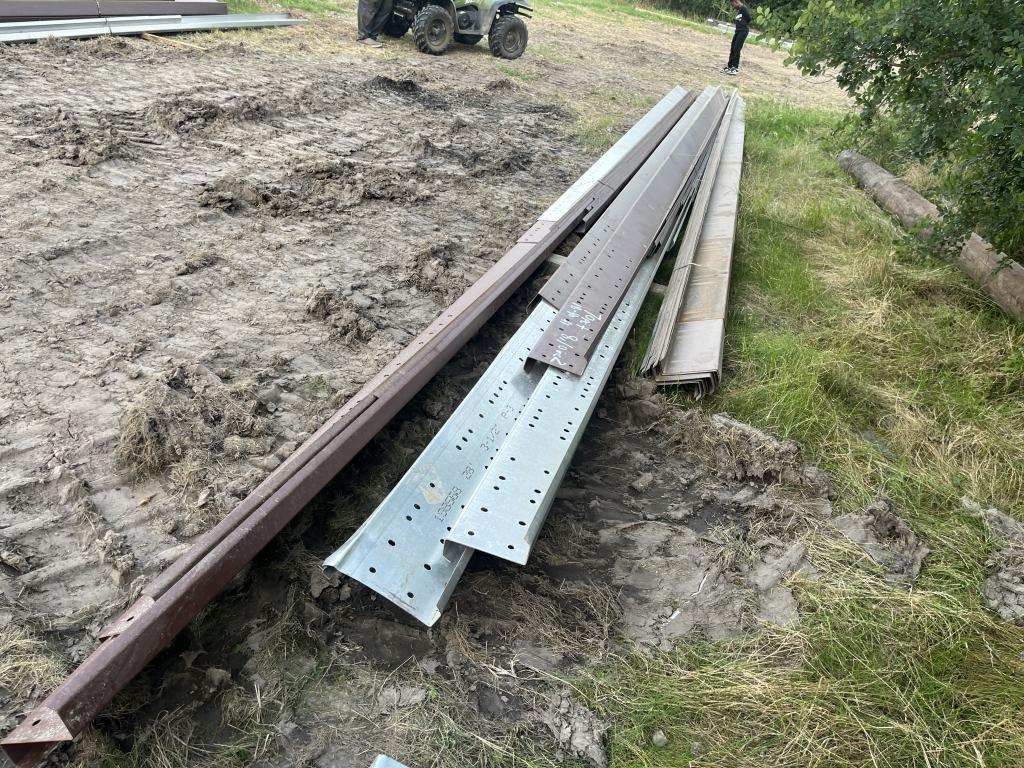 Approx 70 pc of 8" & 10" Z-purlin