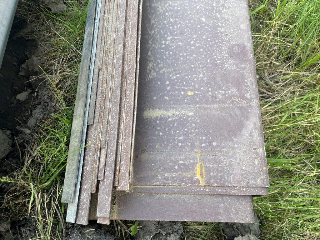 Approx 70 pc of 8" & 10" Z-purlin