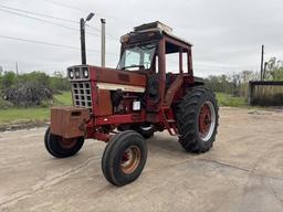 International 986 Tractor