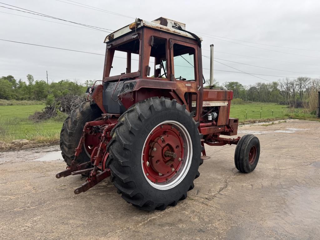 International 986 Tractor