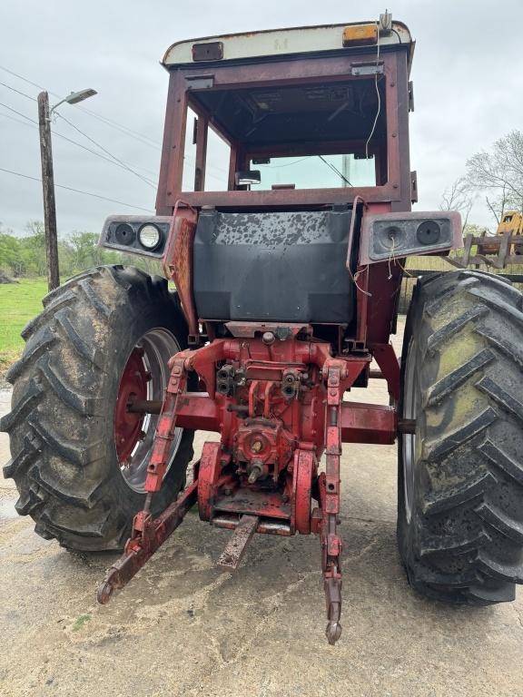 International 986 Tractor