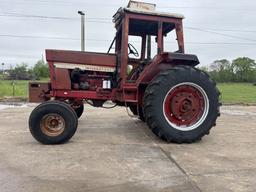 International 986 Tractor