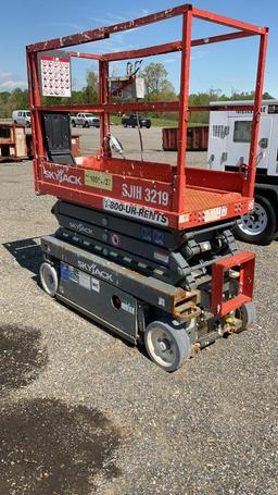 Skyjack Scissor Lift