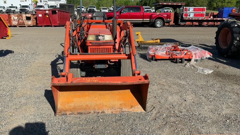 Kubota B2150 Tractor W/bucket