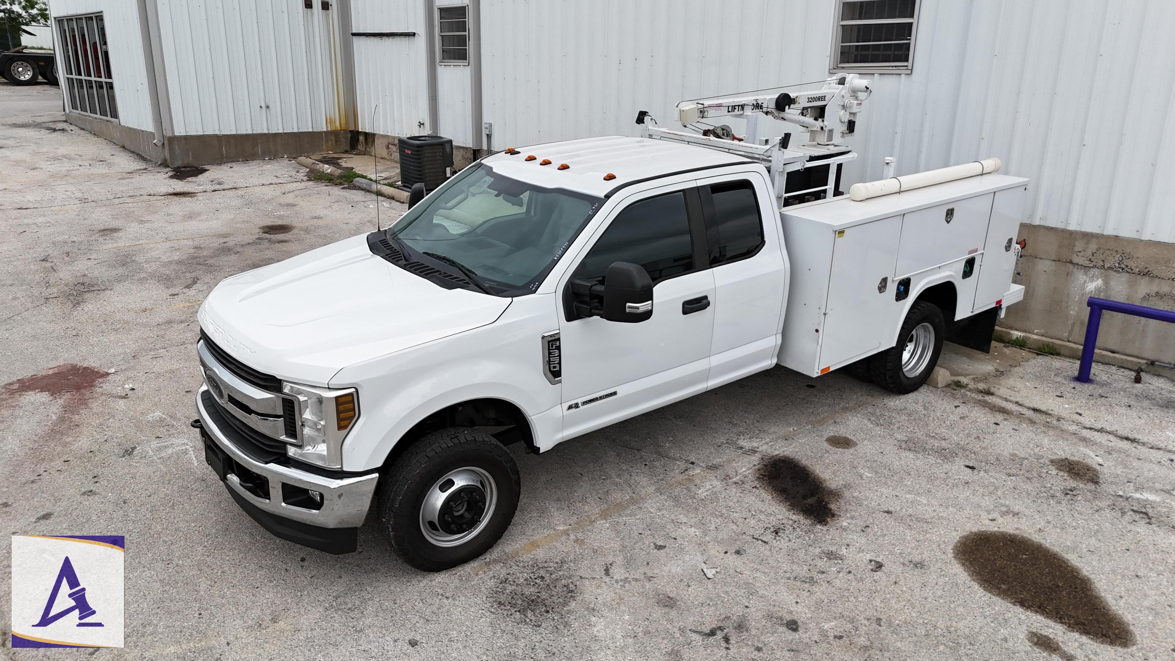 2019 Ford F350 Service Truck - Liftmoore 3200REE Crane - ONLY 61,998 MILES!